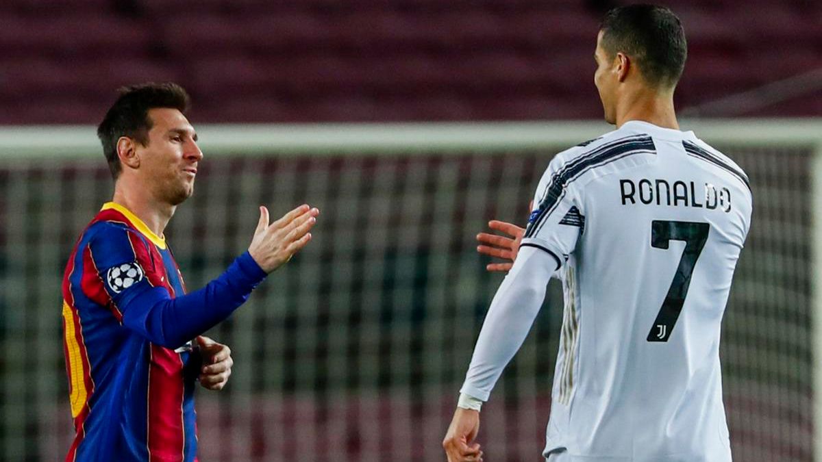 Lionel Messi y Cristiano Ronaldo antes de un partido